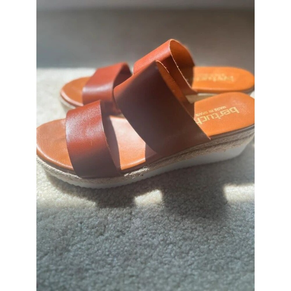 Bertuchi brown leather women sandals